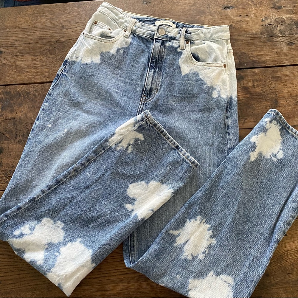 Women’s PacSun Blue and White 90’s Boyfriend Jeans  Distressed Details size 28